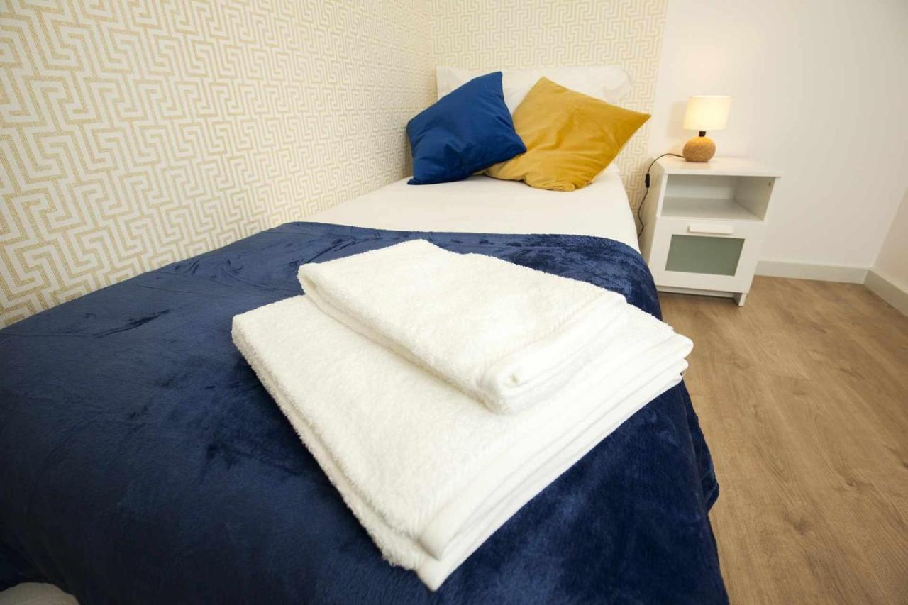 Quarto em Acomodações Particulares Golden & Blue House O Seu Novo Espaco No *
